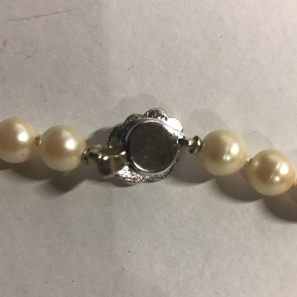 Vintage | Matte | Faux Pearl | Silver Flower Clasp | Necklace | Approx. … - Picture 4 of 4